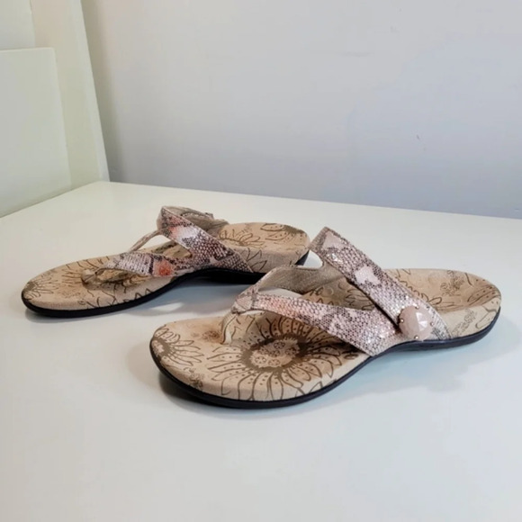 Orthaheel Cocoa Natural Snake Print Tan Sandals Flip Flops Shoes Size Women's 6 - Picture 1 of 12